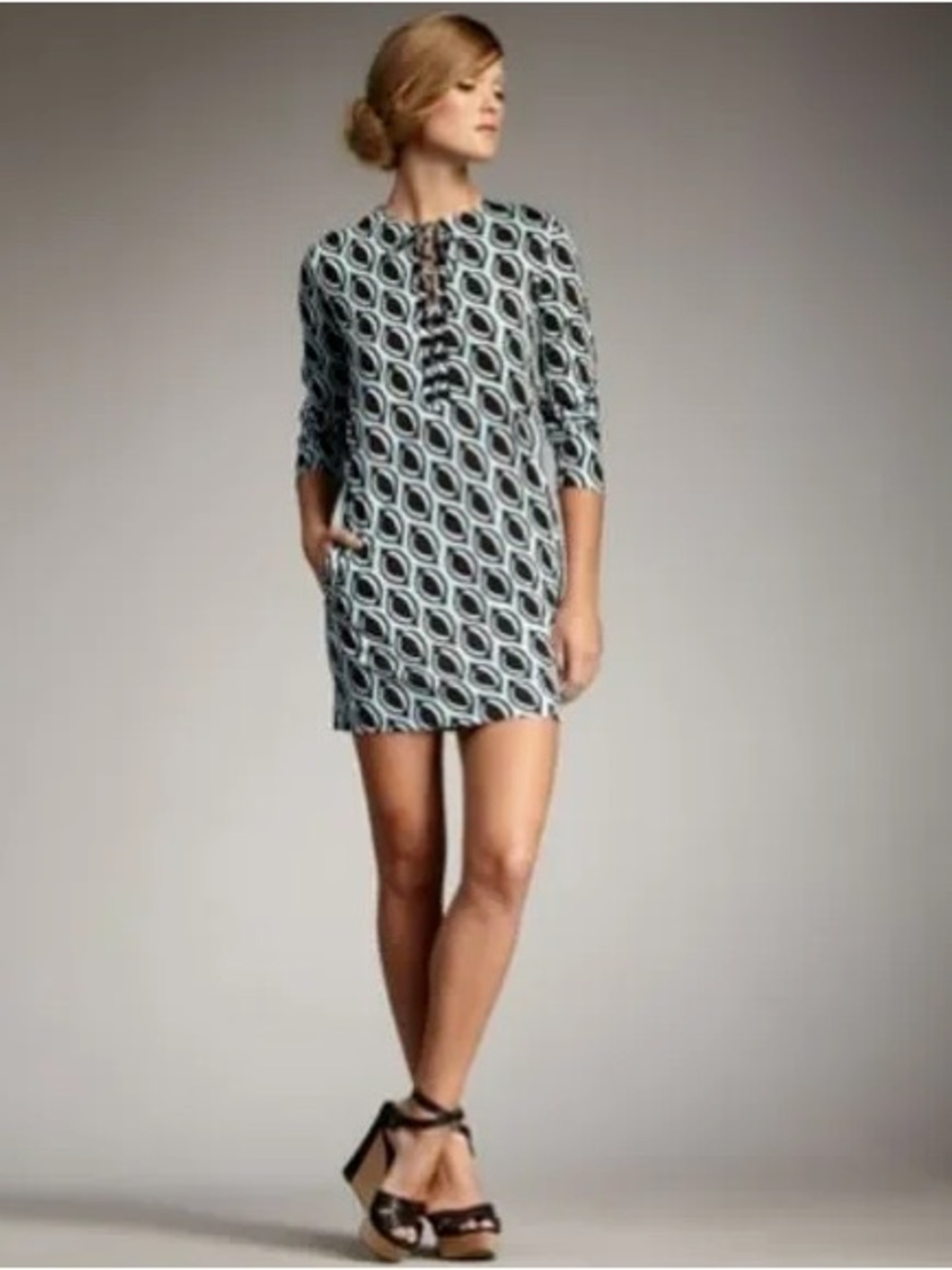 Diane Von Furstenberg Jersey 100% Silk Printed Laced Neck Nana Dress